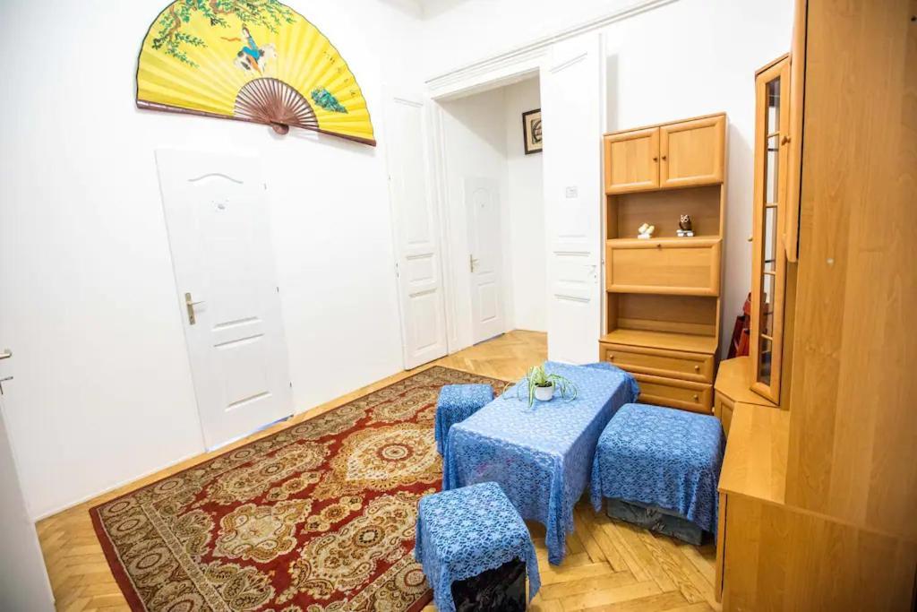 Center Apartment 5 Private Room For 19 People Budapest Eksteriør bilde