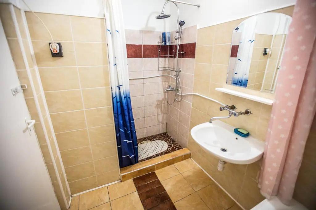 Center Apartment 5 Private Room For 19 People Budapest Eksteriør bilde