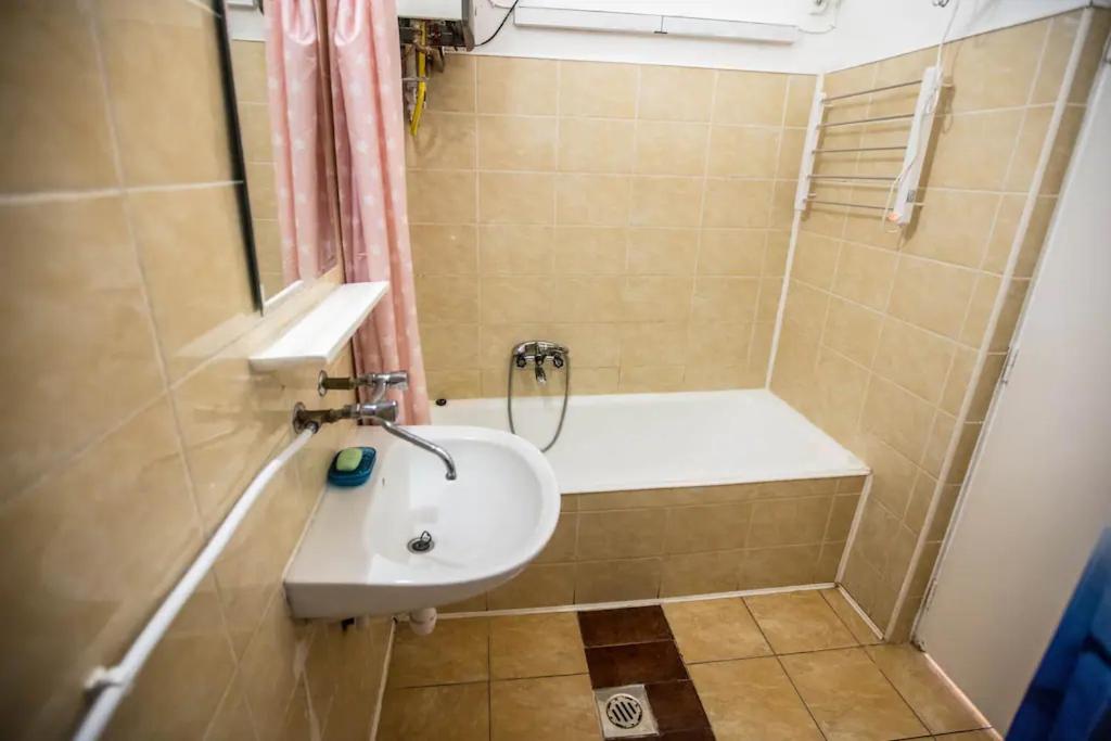 Center Apartment 5 Private Room For 19 People Budapest Eksteriør bilde
