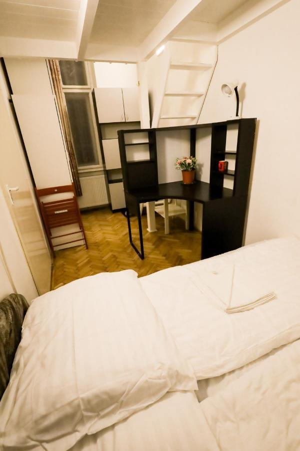 Center Apartment 5 Private Room For 19 People Budapest Eksteriør bilde