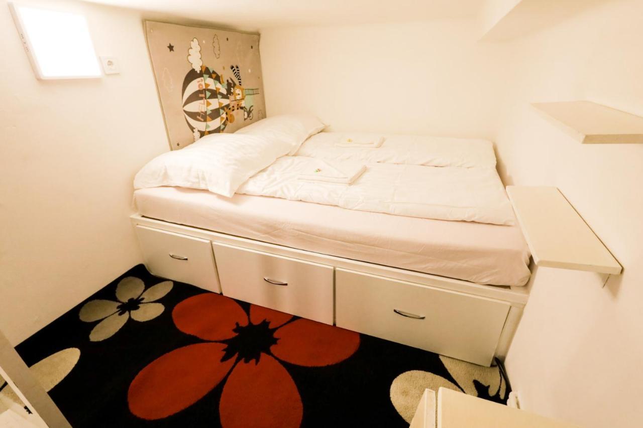 Center Apartment 5 Private Room For 19 People Budapest Eksteriør bilde