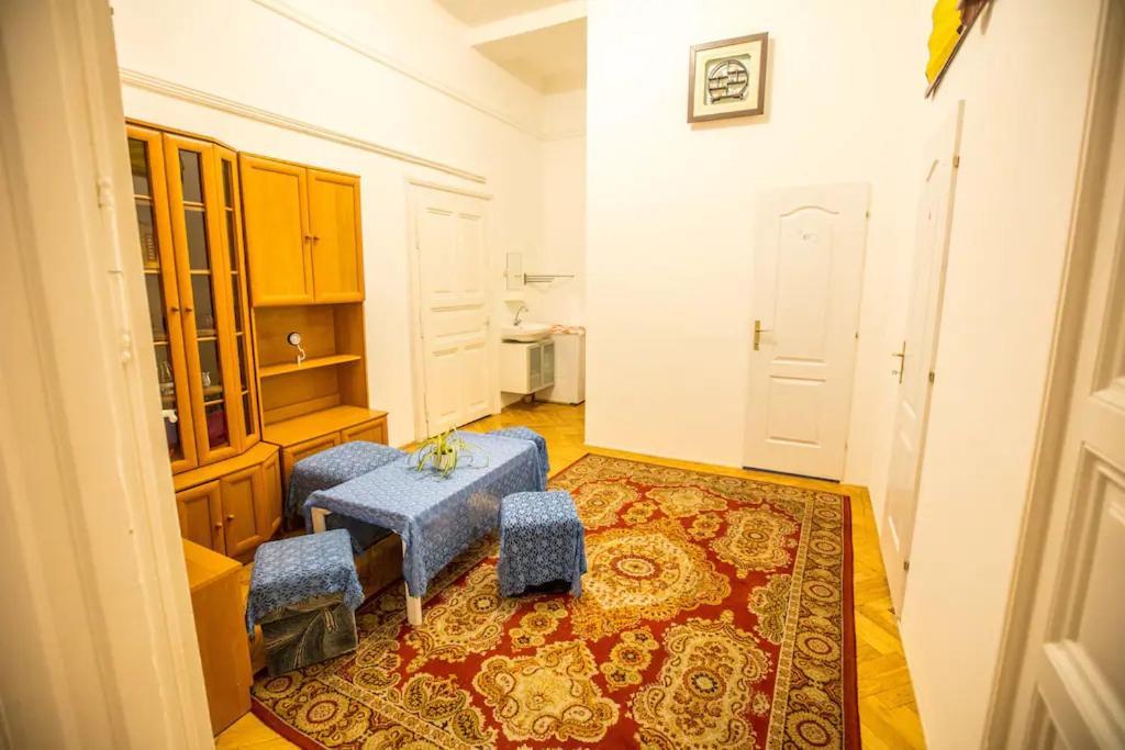 Center Apartment 5 Private Room For 19 People Budapest Eksteriør bilde