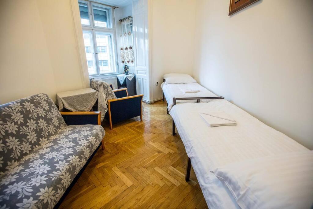 Center Apartment 5 Private Room For 19 People Budapest Eksteriør bilde