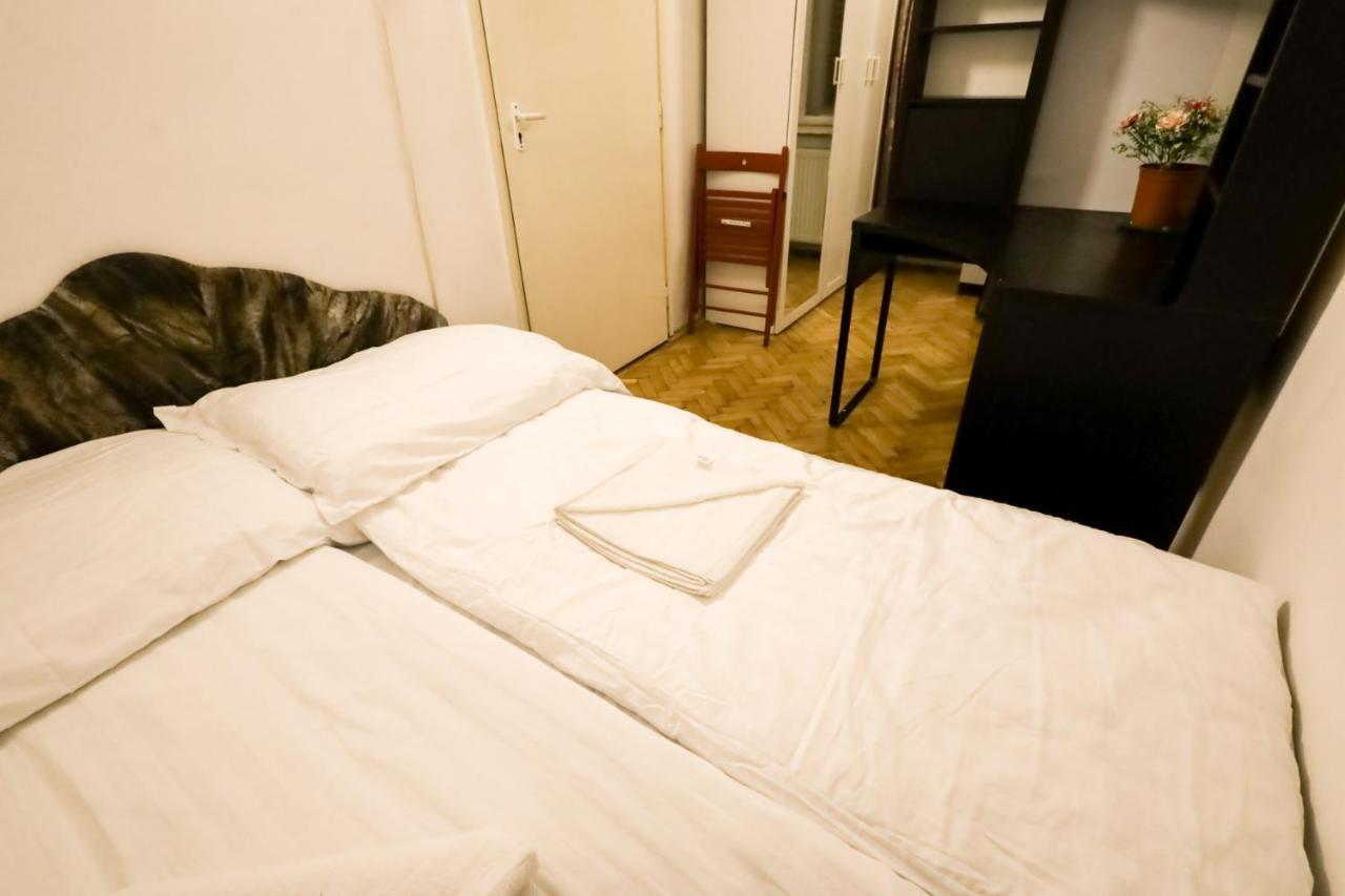 Center Apartment 5 Private Room For 19 People Budapest Eksteriør bilde