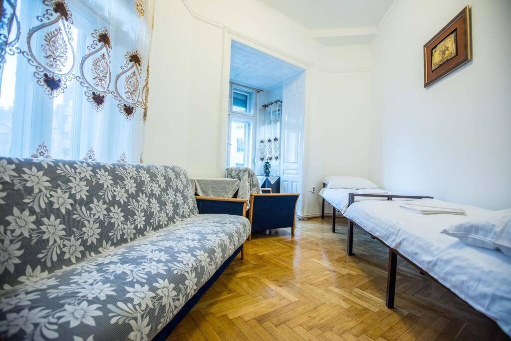 Center Apartment 5 Private Room For 19 People Budapest Eksteriør bilde