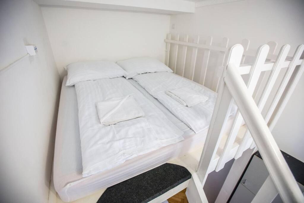 Center Apartment 5 Private Room For 19 People Budapest Eksteriør bilde