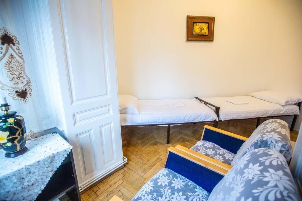 Center Apartment 5 Private Room For 19 People Budapest Eksteriør bilde